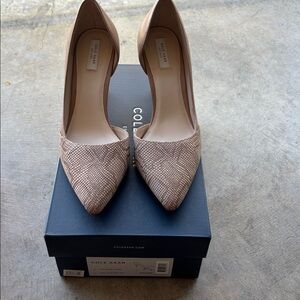 NEW Cole Haan Highline Pump Sz 7.5
Tan with snakeskin toe